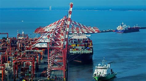 chinese ship docking in sri lanka